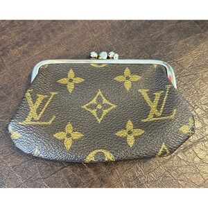 Louis Vuitton Saks Fifth Avenue DOUBLE Kisslock Coin Wallet VTG 70's